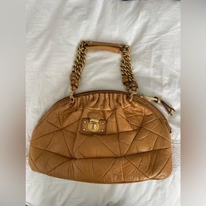 Beige Marc Jacobs handbag that has been used with care.